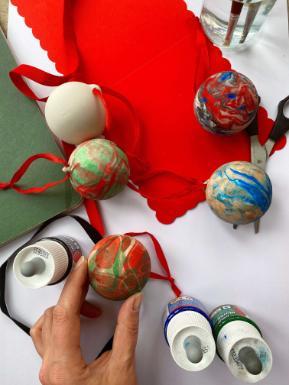 Marbled baubles